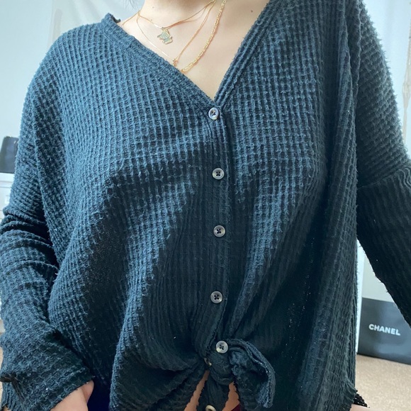 URBAN OUTFITTERS Black Button Up Shirt 🖤 - Picture 2 of 8